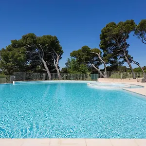 Madame Domaine Du Provence Country Club Service Premium 4* Saumane-de-Vaucluse